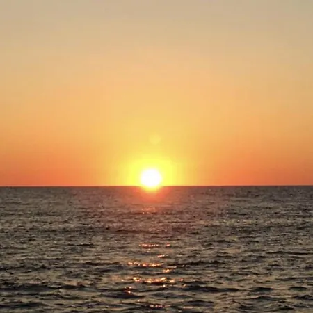 Plein Coeur Du Quartier Historique, Proche De Toutes Commodites, Bars, Restaurants, Port, Plage A 150m Grand F2 4 Couchages 58 M2 Climatise Ajaccio (Corsica)