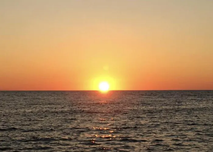 Plein Coeur Du Quartier Historique, Proche De Toutes Commodites, Bars, Restaurants, Port, Plage A 150m Grand F2 4 Couchages 58 M2 Climatise Ajaccio (Corsica)