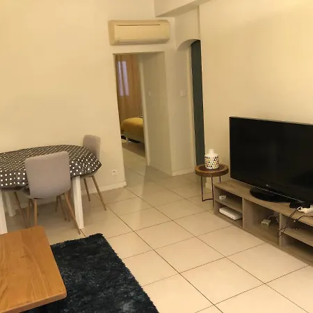 Quartier Historique Plein Coeur D Ajaccio Proche De Toutes Commodités Plage à 150m Grand F2 4 Couchages 56 M2 Appartement *