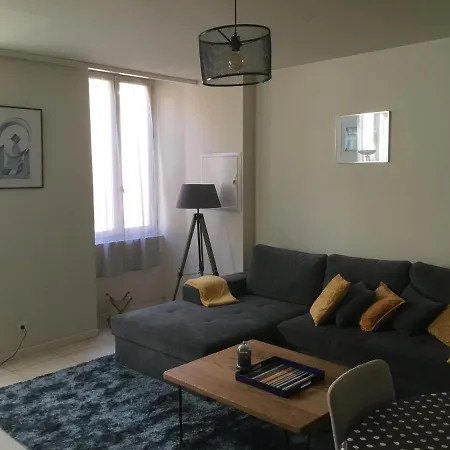 Quartier Historique Plein Coeur D Ajaccio Proche De Toutes Commodités Plage à 150m Grand F2 4 Couchages 56 M2