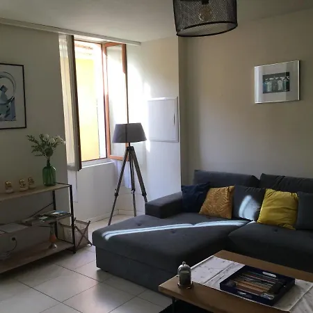 Quartier Historique Plein Coeur D Ajaccio Proche De Toutes Commodités Plage à 150m Grand F2 4 Couchages 56 M2 Appartement *