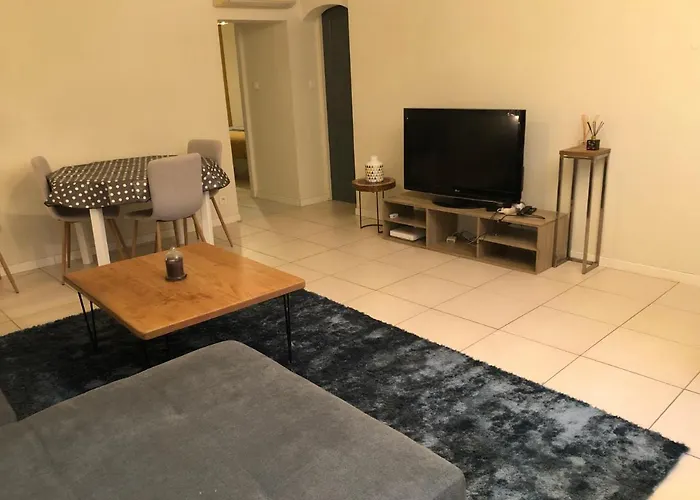 Apartment Plein Coeur: Historic Quarter With Beach Access