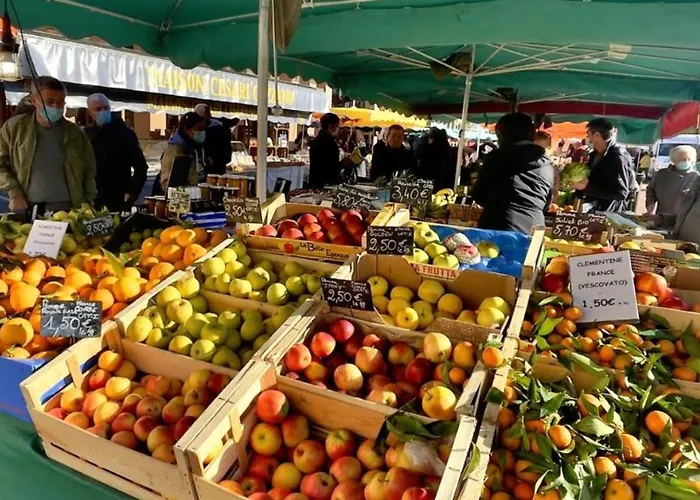 Plein Coeur: Historic Quarter With Beach Access
